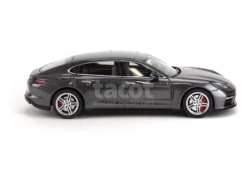 93220 Porsche Panamera Turbo 2016