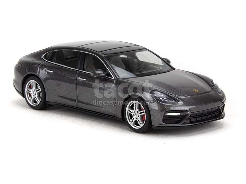 93220 Porsche Panamera Turbo 2016