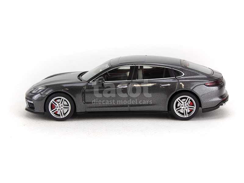 93220 Porsche Panamera Turbo 2016