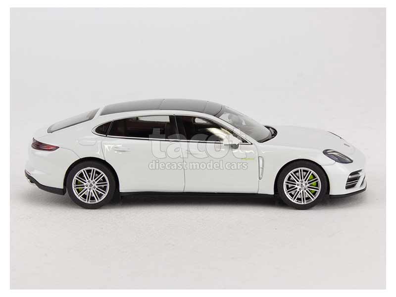 93221 Porsche Panamera Turbo S e-hybrid 2016