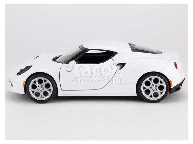 93642 Alfa Romeo 4C 2013