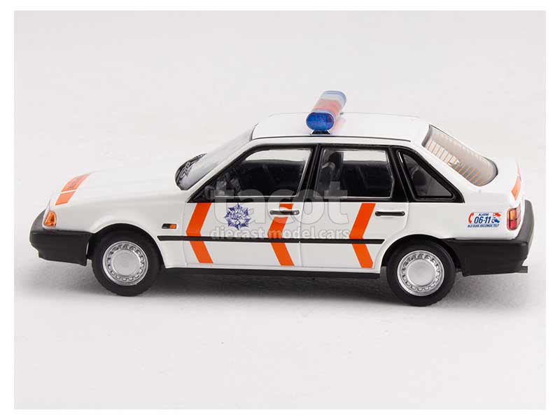 94069 Volvo 440 Police 1990