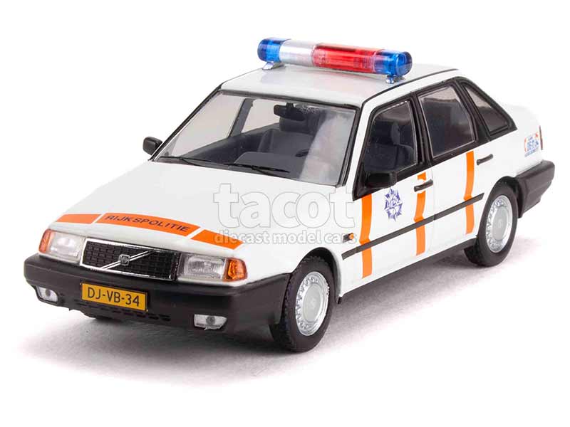 94069 Volvo 440 Police 1990