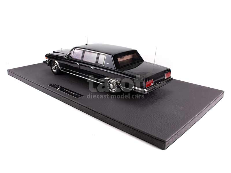 Zil 4104/115 Limousine Présidentielle 1985 - Top Marques 1/18 - Résine