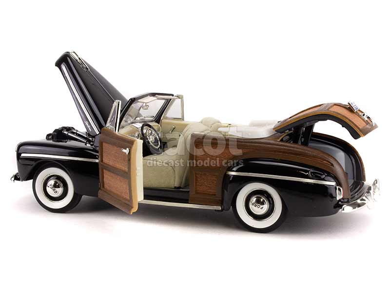1/18 1946 Ford Sportsman ミニカー 1/18 1946 Ford Sportsman ミニカー