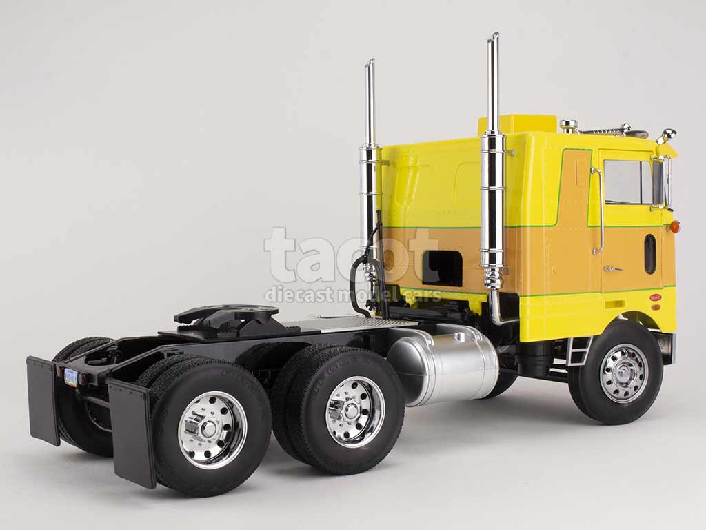 95400 Peterbilt 352 Pacemaker 1977