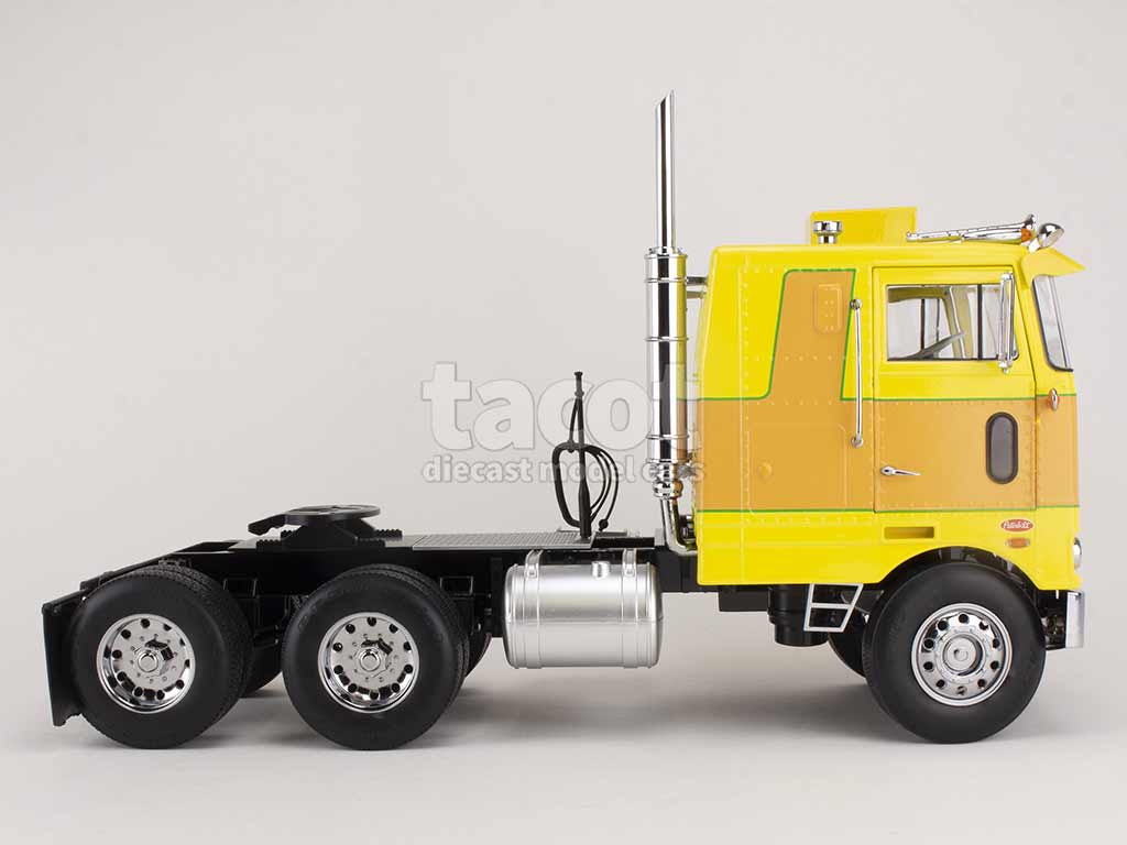 95400 Peterbilt 352 Pacemaker 1977