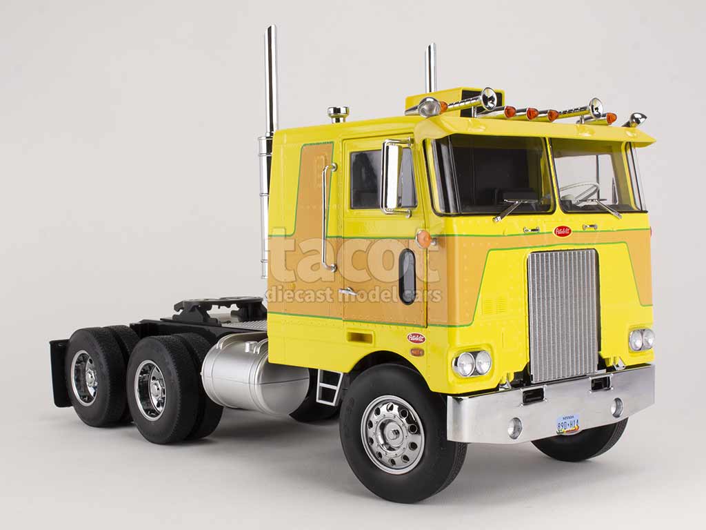 95400 Peterbilt 352 Pacemaker 1977