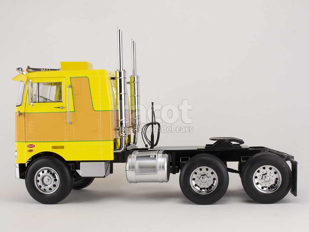 95400 Peterbilt 352 Pacemaker 1977