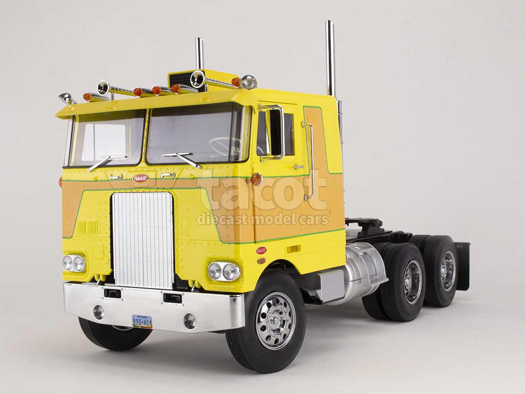 95400 Peterbilt 352 Pacemaker 1977