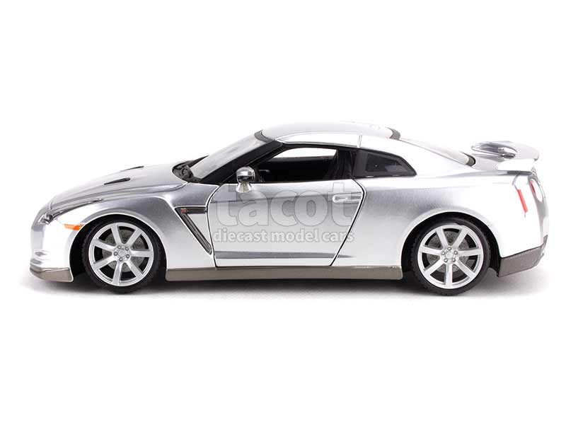 95811 Nissan GT-R/ R35 2009