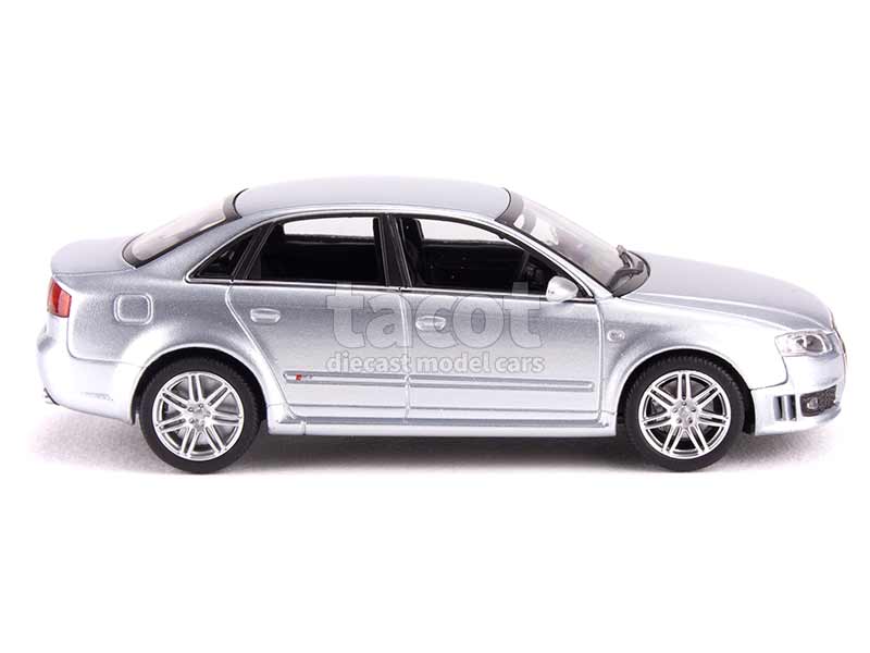 97560 Audi RS4 2004