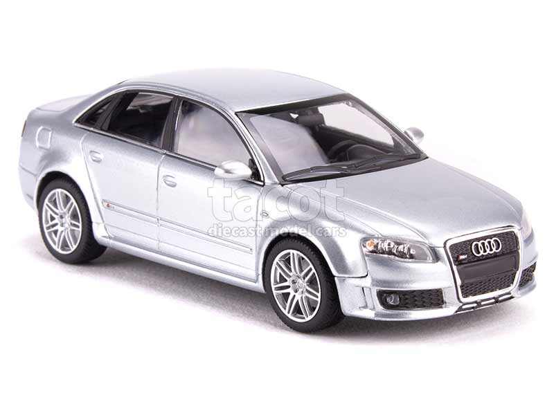 97560 Audi RS4 2004