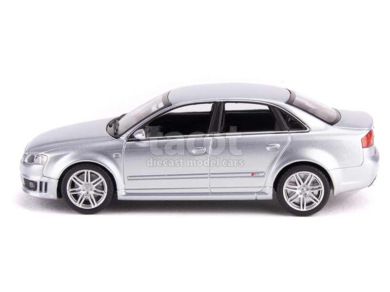 97560 Audi RS4 2004