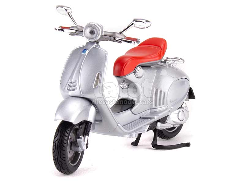 Altaya 1/18 Scale #12 - 2014 Piaggio Vespa 946 Bellissima