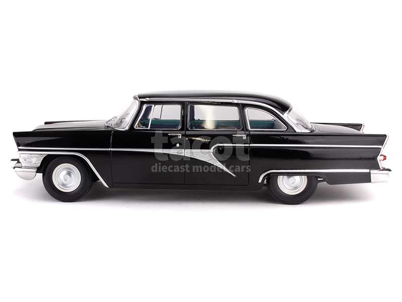 98038 GAZ M13 Chaika Seagull 1959