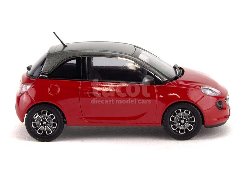 98225 Opel Adam 2018