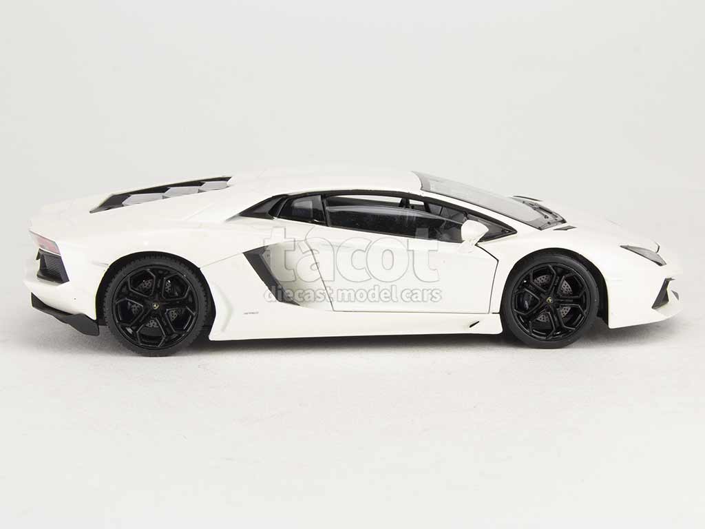 98764 Lamborghini Aventador LP 700-4 2011 