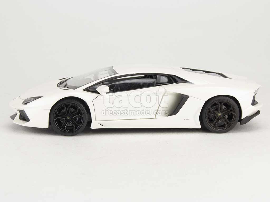 98764 Lamborghini Aventador LP 700-4 2011 