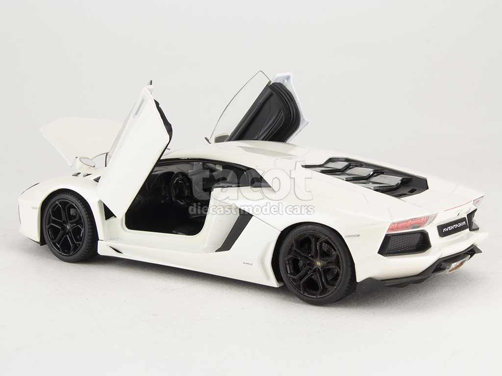 98764 Lamborghini Aventador LP 700-4 2011 