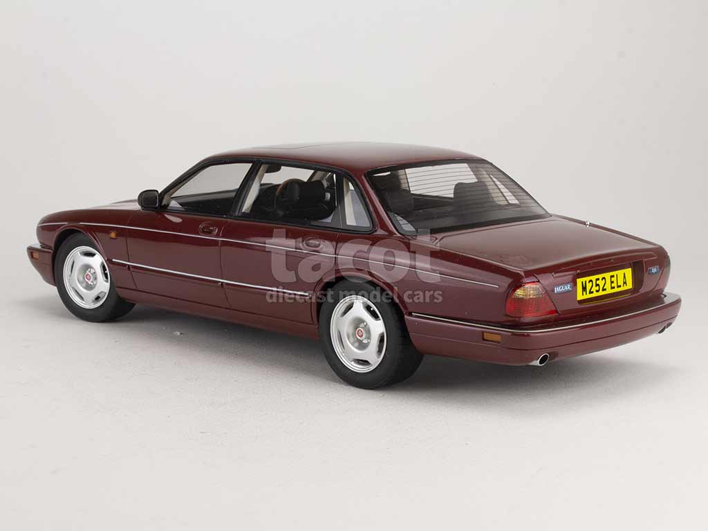 Matrix 1:43 Jaguar XJR X300 Año de construcción 1994-1997 verde oscuro