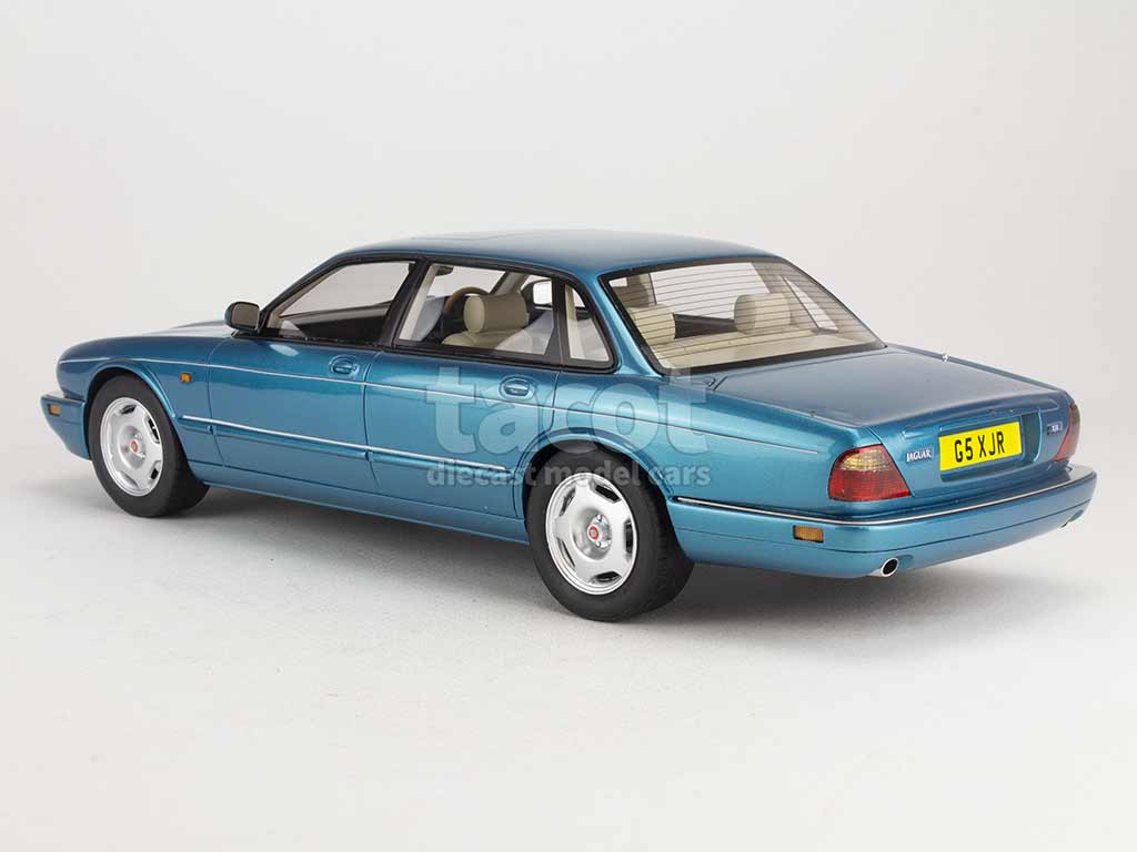 Cult 1/18 ジャガー XJR X300 turqoise 1995 CULT Scale Models 1/18 Jaguar XJR X300 turquoise 1995 with