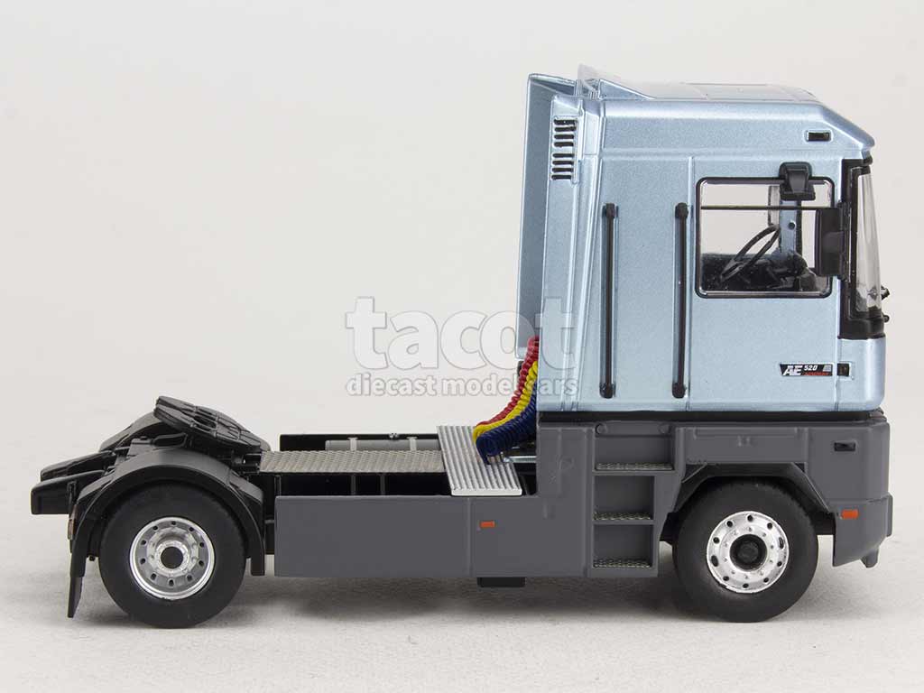 Modellino IXO 1:43 Renault Magnum AE 520 Ti (1994) - Blu Metallizzato