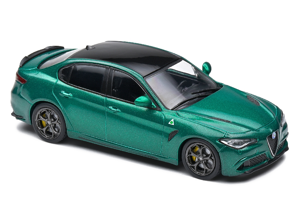 99075 Alfa Romeo Giulia Quadrifoglio 2021