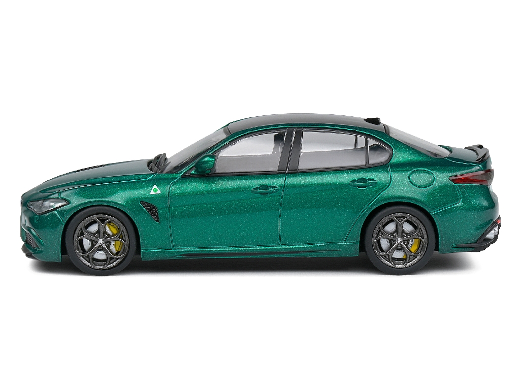 99075 Alfa Romeo Giulia Quadrifoglio 2021