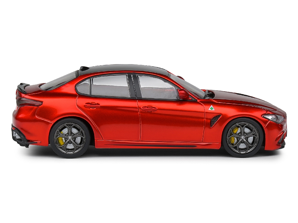 99076 Alfa Romeo Giulia Quadrifoglio 2021