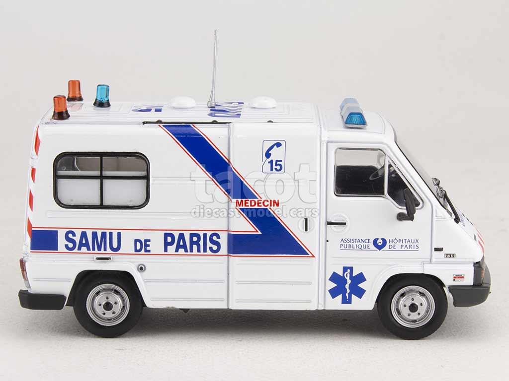 99353 Renault Master T30 Ambulance 1980