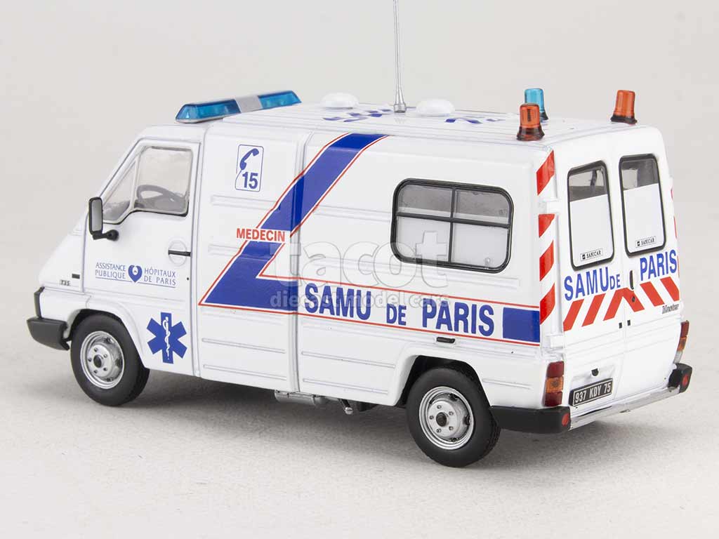 99353 Renault Master T30 Ambulance 1980