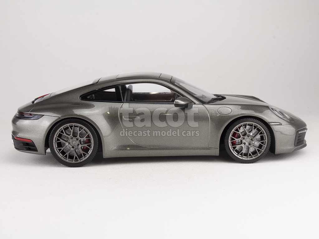 Comprar Porsche 911 992 - Carrera 4s Coupe 2019 Verde 1/18 Miniatura - a partir de R$1.709,10