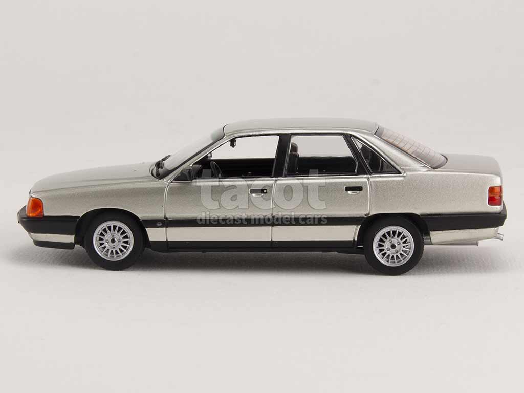 Audi 100 Avant, Metallic Green body, Dealer Box