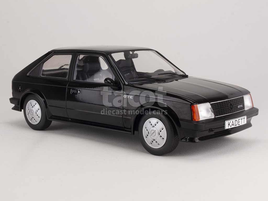 Opel Kadett D GTE 1983 – Modelcar échelle 1/18 – Montée Métal
