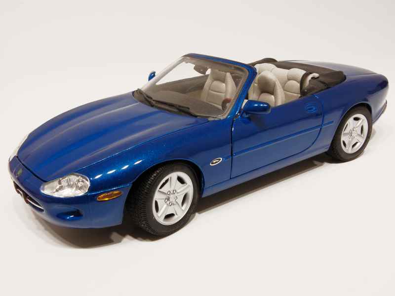 Coll 5525 Jaguar XK8 Cabriolet 1996