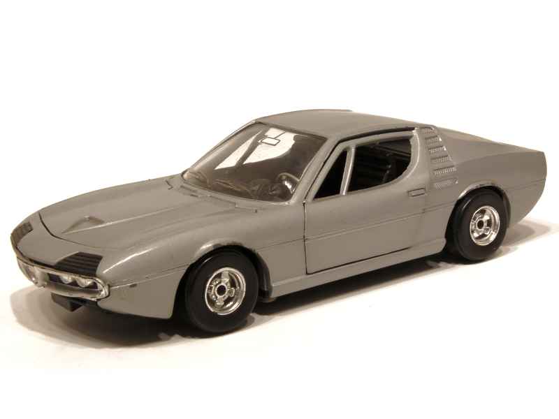 Coll 9672 Alfa Romeo Montreal