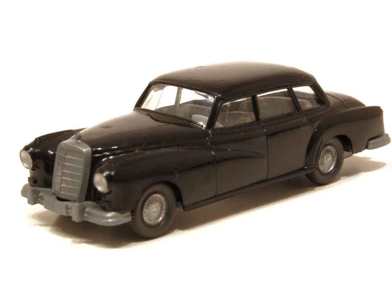 Coll 12630 Mercedes 300D