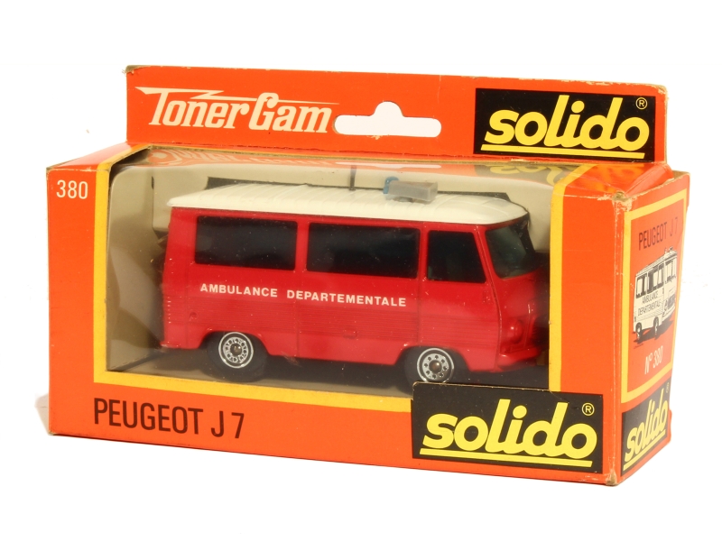 Coll 15846 Peugeot J7 Ambulance Departementale