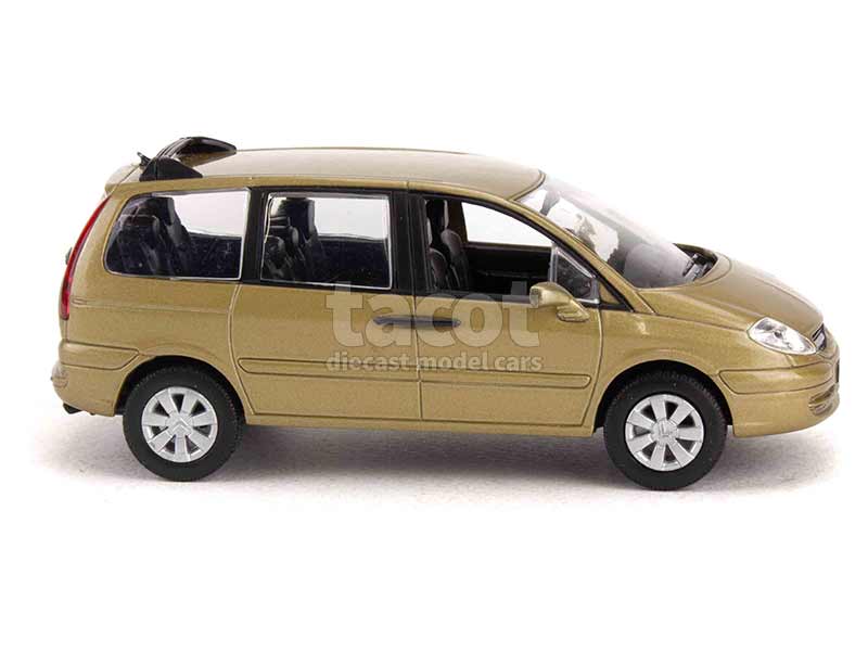 Coll 15945 Citroën C8 2002