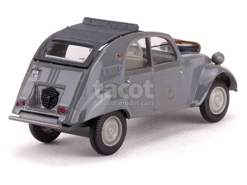 Photo 49 - Citroën 2 CV Sahara 1961 - Rétromobile 2016. Les Citroën d
